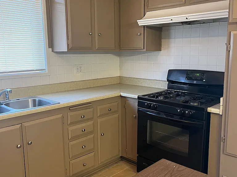 155 E Lincoln Way — Photo 5