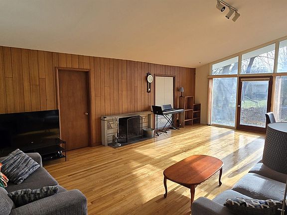 3rd image of 1908 Indian Trail Dr