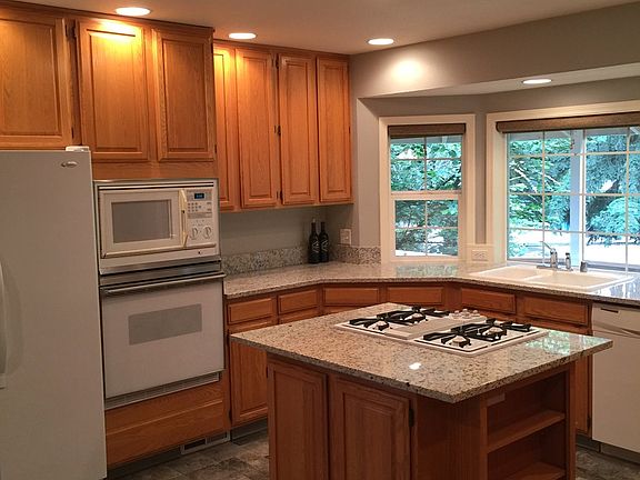4th image of 8908 NE 28th Pl