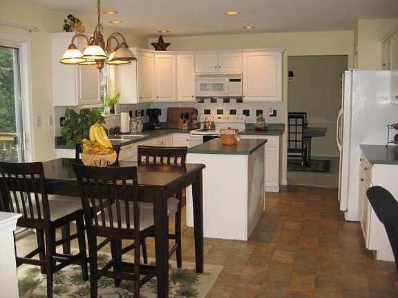 Spacious kitchen!