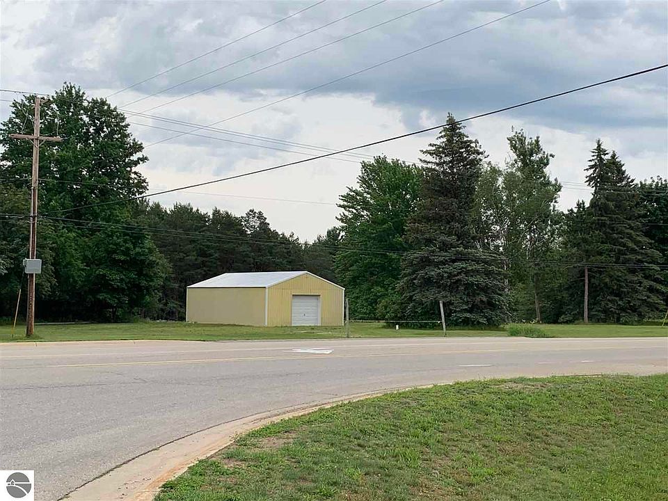 1st image of 2041 S Clare Ave