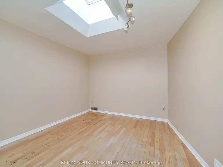 1378 Danforth Ave S #2 — Photo 15