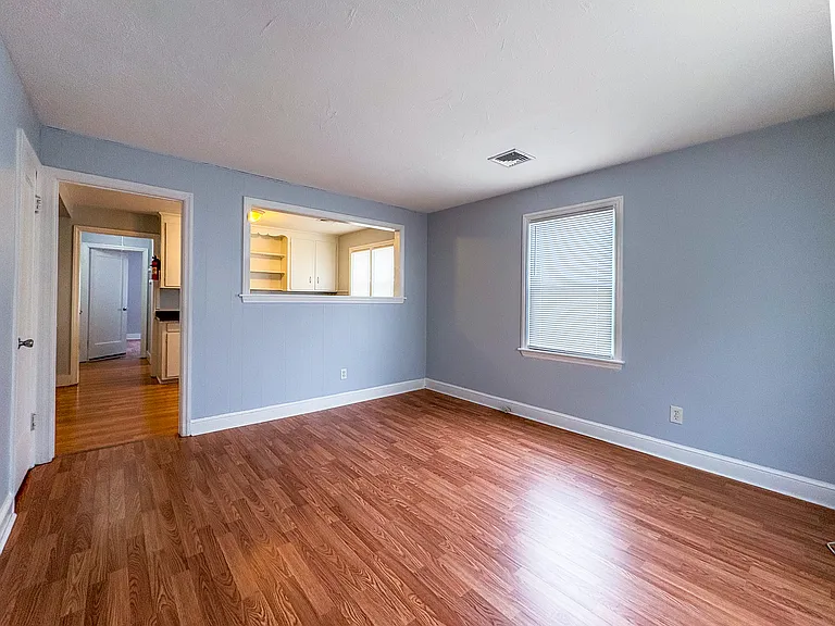 118 Sheldon Ter #B — Photo 5