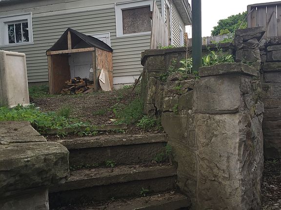 Garage in back of house