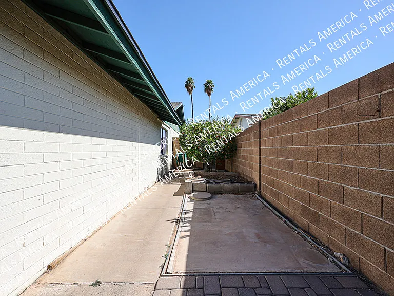 2466 W Onza Ave — Photo 50