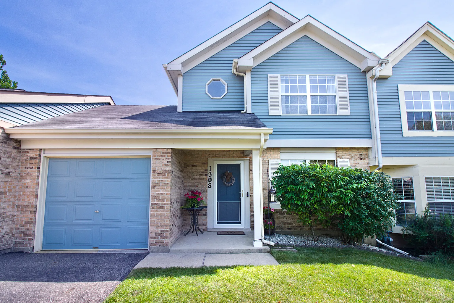 1308 Robin Dr photo 1