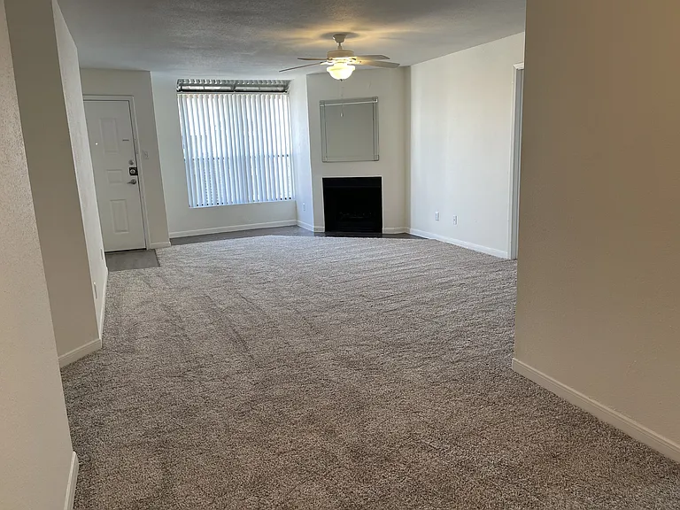 Wilshire Park Apartments — Photo 57