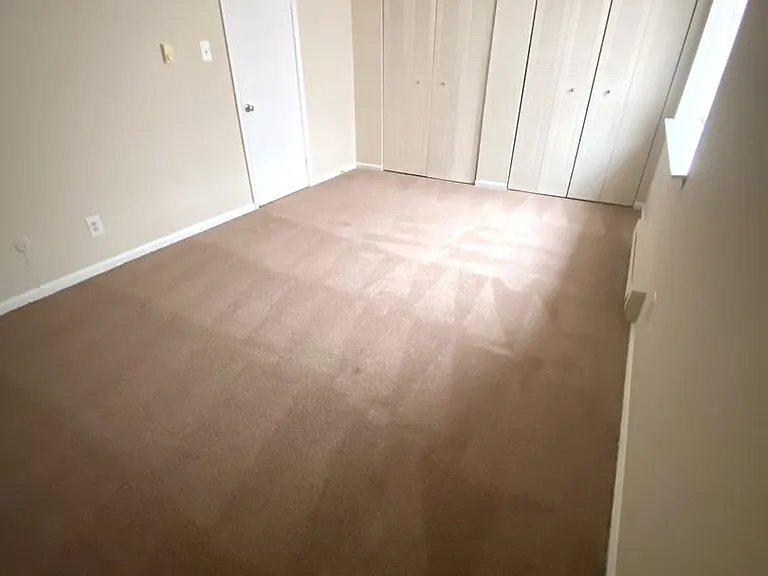 Oak Tree Apartments — Photo 17