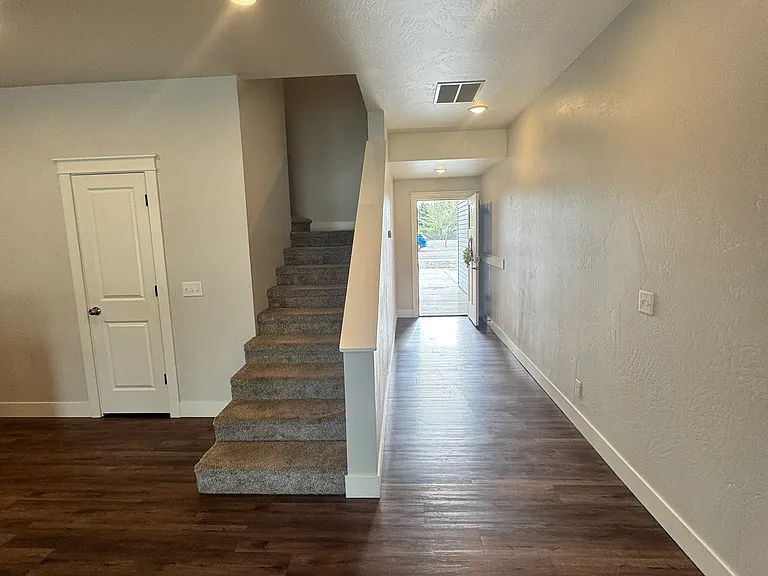 836 Almo Ave — Photo 4