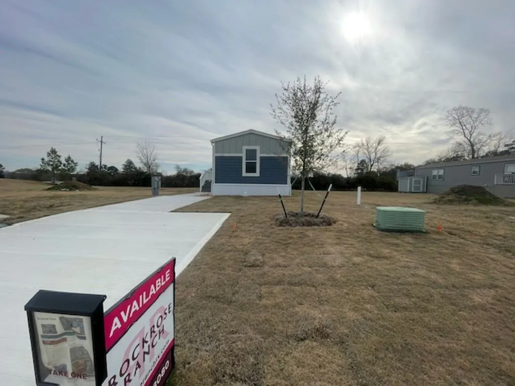 Building Photo - 105 Red Angus Ct #14