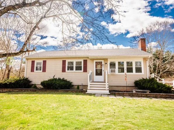 562 Tremont St, Taunton, MA 02780