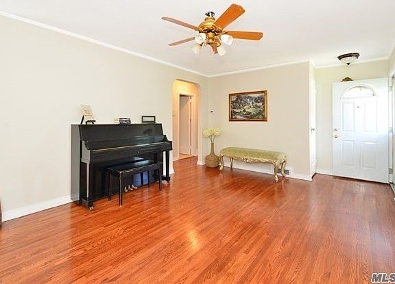 4th image of 76-46 Hewlett St