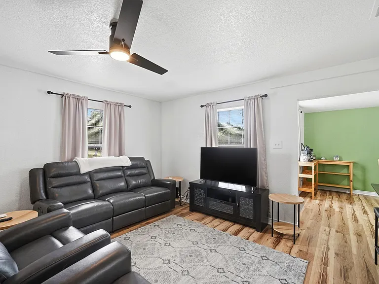 2917 Hickory St — Photo 5