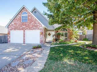1823 S Gardenia Pl, Broken Arrow, OK 74012