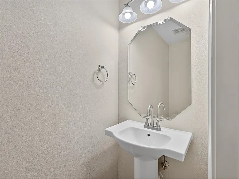 7401 Cowhand Ct — Photo 17