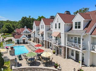2049 Lake St #2F, Holland, MI 49424