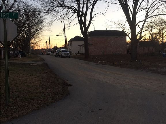 3rd image of 301 SE G St