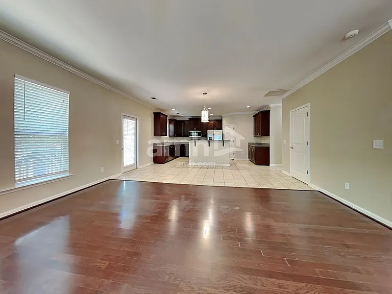 160 Grayson Ave — Photo 5