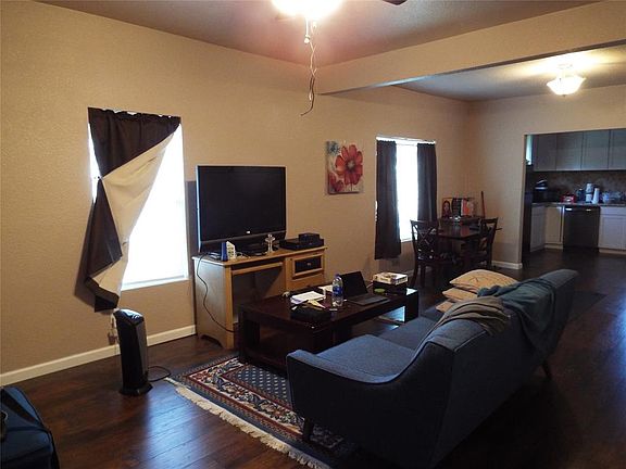 3rd image of 414 S Green St