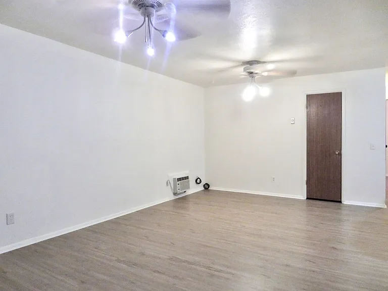 140-146 Parrish Ln — Photo 2