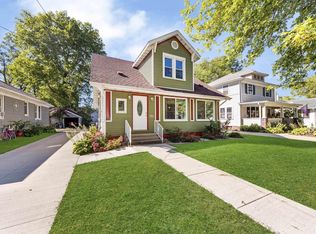 809 S 8th St, Pekin, IL