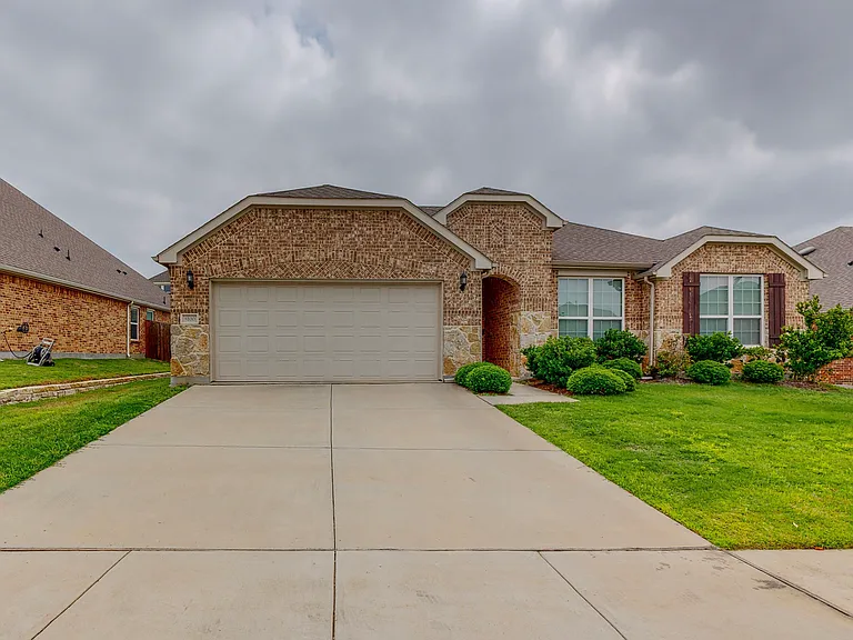 8100 Horseman Rd — Photo 1