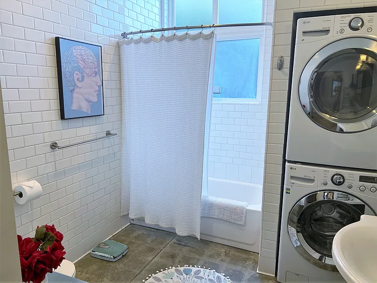 533 Vernon Ave #C — Photo 16