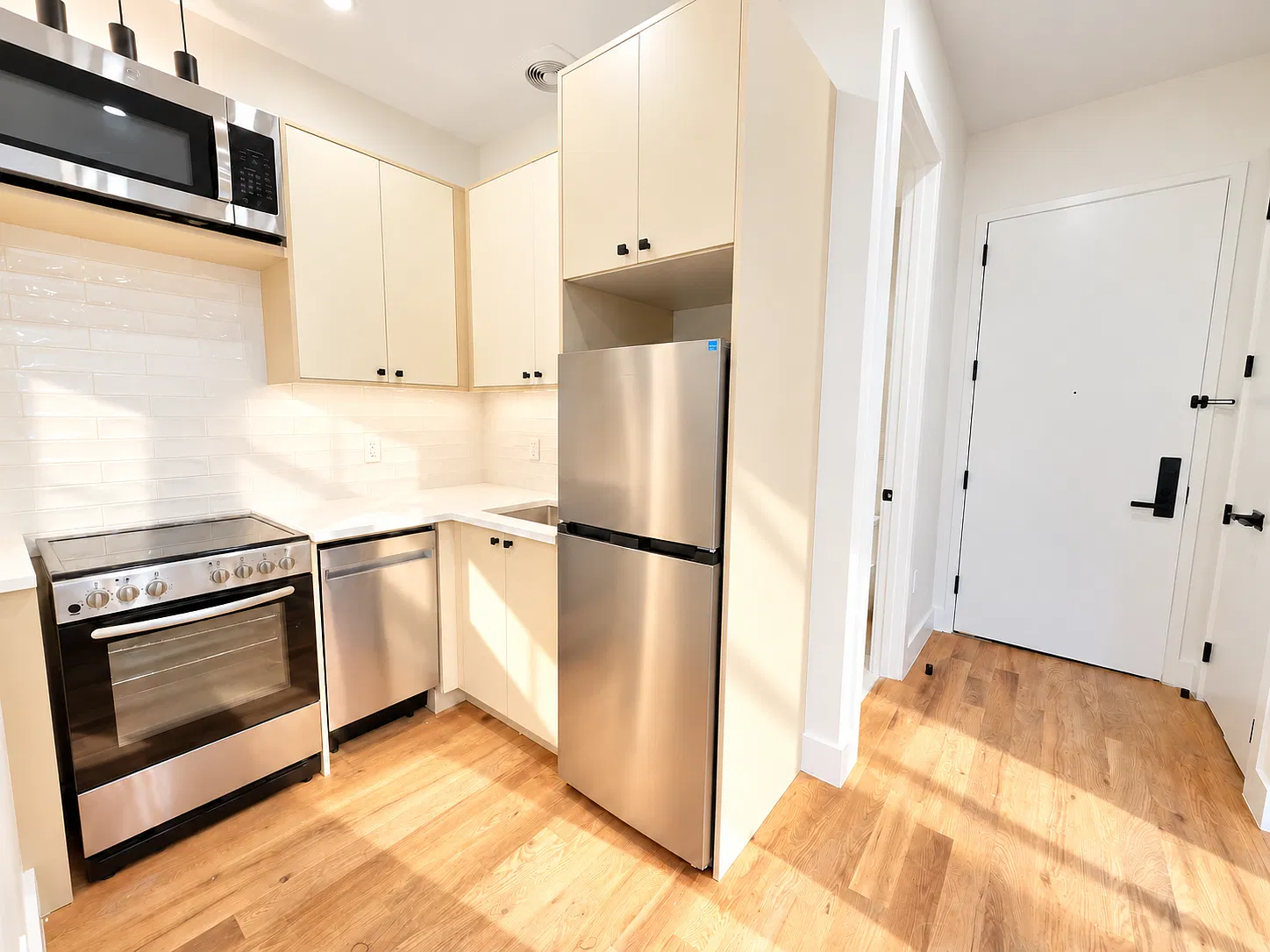 31 Woodbine Street — Photo 2