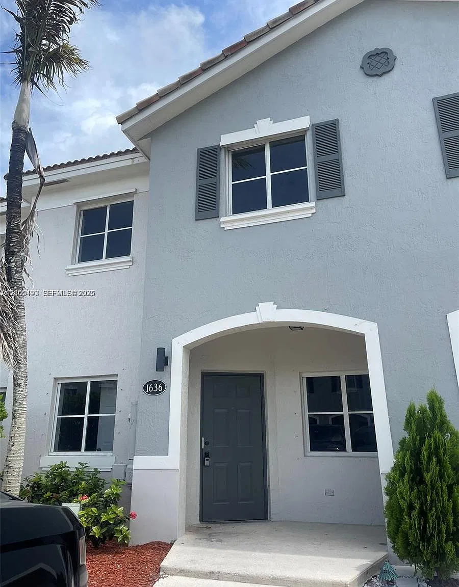 Venetia Grove — Photo 1