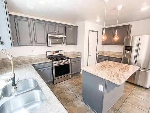 4th image of 535 Beckton Park Ave