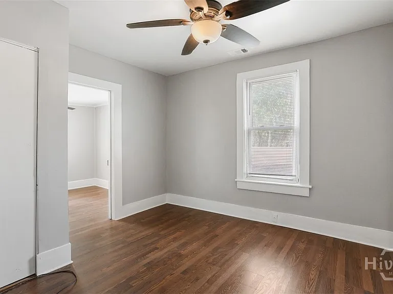 1023 W 37th St — Photo 20