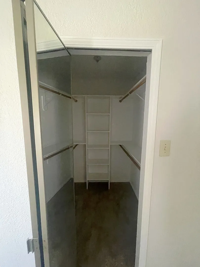 Spacious 4BR House in Bedford — Photo 4