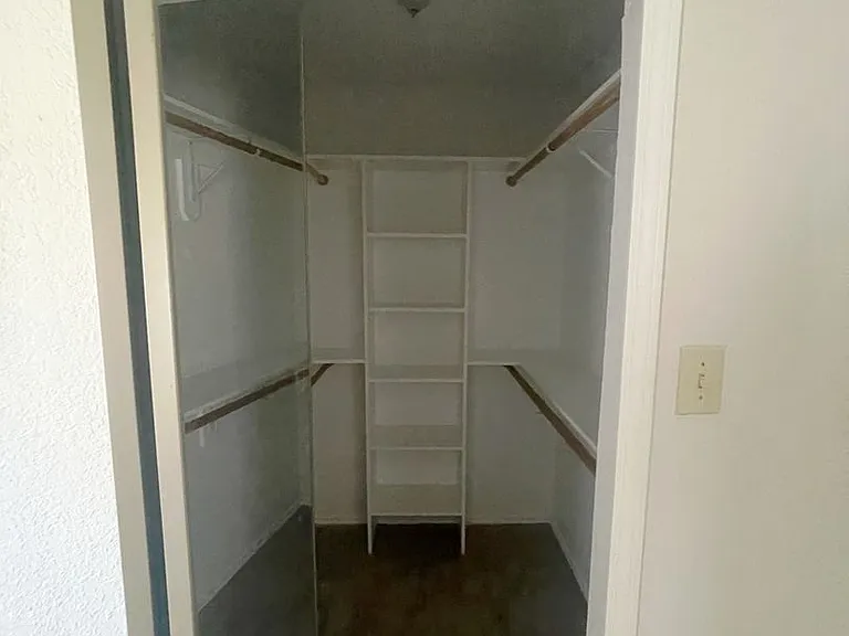 2201 Sage Ln — Photo 4