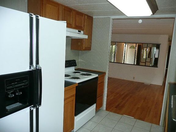 5th image of 15902 82nd Ave E