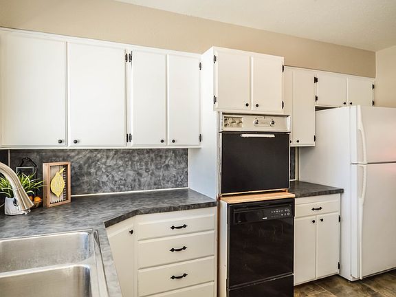 5th image of 1315 Merrett Dr