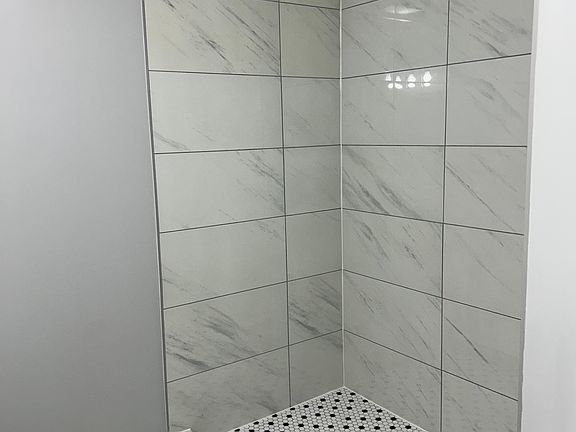 5th image of 5144 W Cornelia Ave #G
