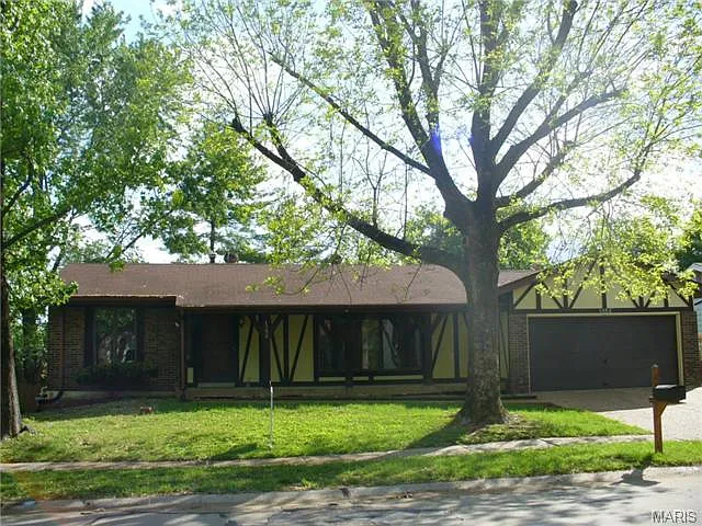 1352 Green Elm Dr photo 1