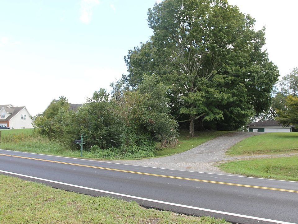2nd image of 1424 Boyds Creek Hwy