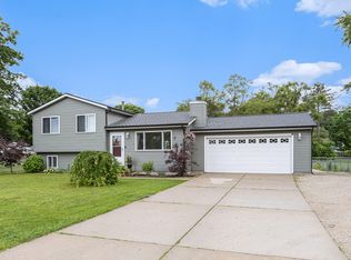 1593 Bauer Rd, Jenison, MI 49428