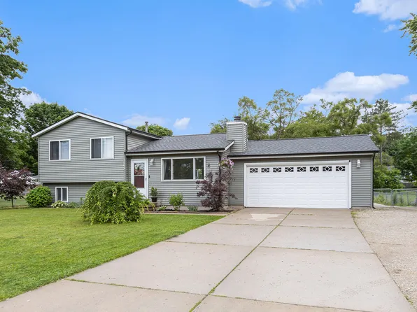 1593 Bauer Rd, Jenison, MI 49428