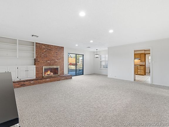 4th image of 1037 Meadow Dr