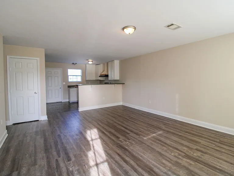 140 Meadows Ln — Photo 5