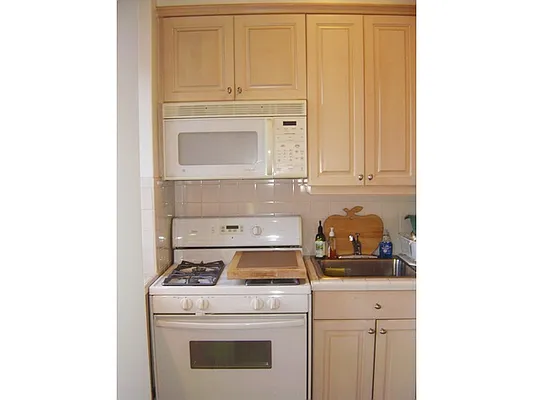 Sold by Aclawrence | media 3
