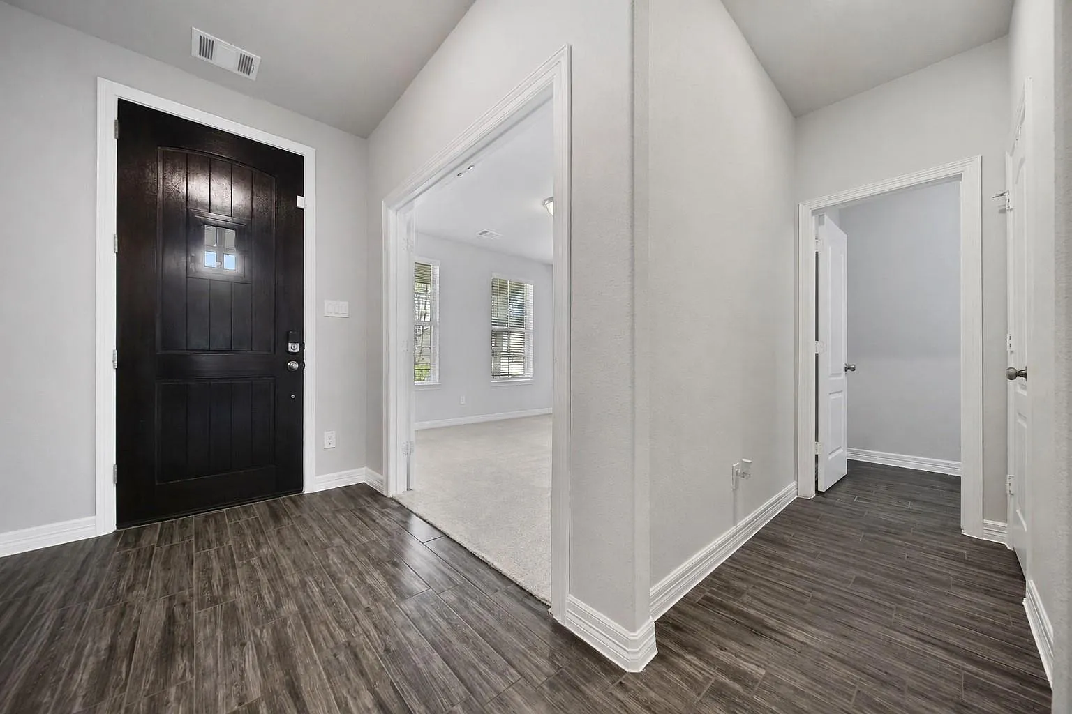 4 bed, 2.5 bath, 2724 sqft, $2,700 — Photo 3
