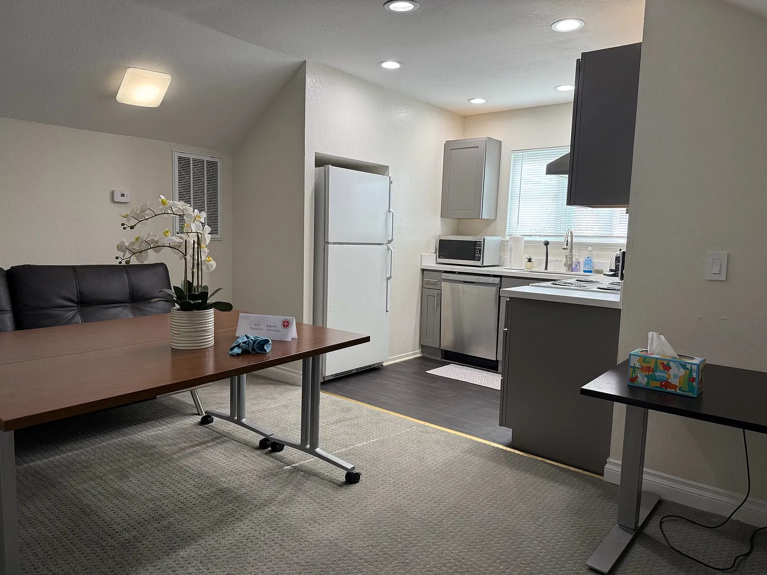 2 bed, 845 sqft, $4,300 — Photo 3