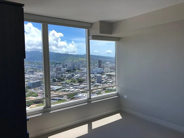 A Piece of Heaven on Kapiolani Boulevard - Two Bedroom 43rd Floor Great Views — Photo 4
