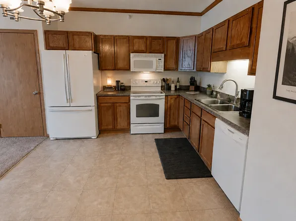 4511 Twain Cir, Ames, IA