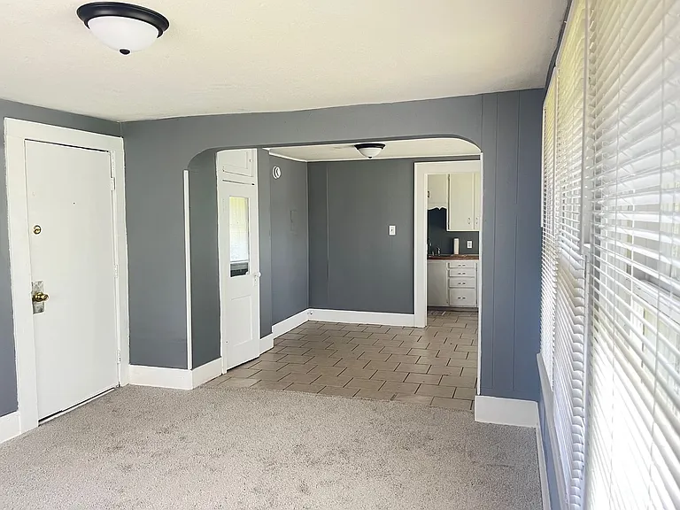 628 W Locust Ave — Photo 3