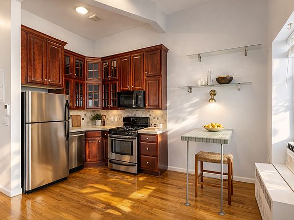 3rd image of 273 Albany Ave APT 4A