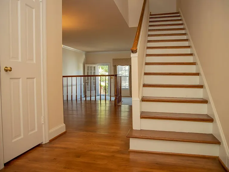 817 Botetourt Gdns — Photo 3